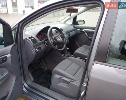 Серый Фольксваген Туран, объемом двигателя 1.6 л и пробегом 238 тыс. км за 4299 $, фото 8 на Automoto.ua