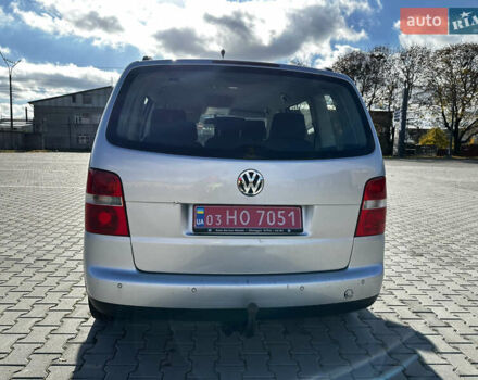 Серый Фольксваген Туран, объемом двигателя 1.6 л и пробегом 228 тыс. км за 4700 $, фото 4 на Automoto.ua