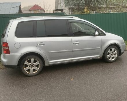 Серый Фольксваген Туран, объемом двигателя 2 л и пробегом 280 тыс. км за 3572 $, фото 2 на Automoto.ua