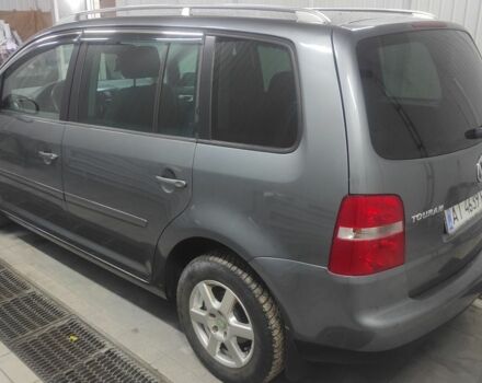 Серый Фольксваген Туран, объемом двигателя 2 л и пробегом 293 тыс. км за 6100 $, фото 2 на Automoto.ua