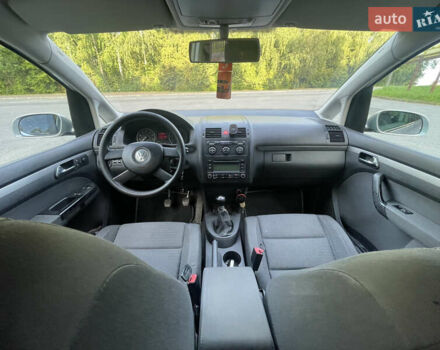 Серый Фольксваген Туран, объемом двигателя 1.98 л и пробегом 231 тыс. км за 4450 $, фото 12 на Automoto.ua