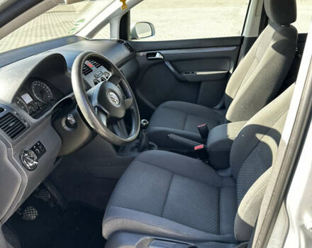 Серый Фольксваген Туран, объемом двигателя 1.6 л и пробегом 228 тыс. км за 4700 $, фото 18 на Automoto.ua