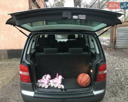 Серый Фольксваген Туран, объемом двигателя 1.6 л и пробегом 232 тыс. км за 5850 $, фото 25 на Automoto.ua