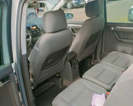 Серый Фольксваген Туран, объемом двигателя 1.9 л и пробегом 240 тыс. км за 5500 $, фото 8 на Automoto.ua