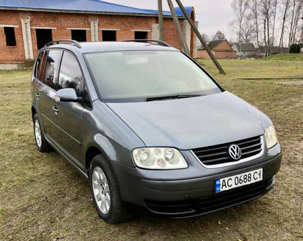 Серый Фольксваген Туран, объемом двигателя 1.97 л и пробегом 350 тыс. км за 5500 $, фото 1 на Automoto.ua