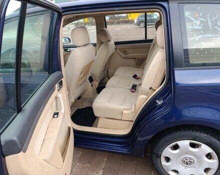 Сірий Фольксваген Туран, об'ємом двигуна 2 л та пробігом 300 тис. км за 2349 $, фото 9 на Automoto.ua