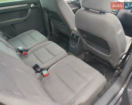 Серый Фольксваген Туран, объемом двигателя 1.98 л и пробегом 240 тыс. км за 4900 $, фото 24 на Automoto.ua