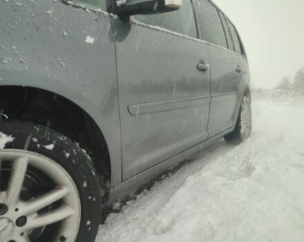 Серый Фольксваген Туран, объемом двигателя 2 л и пробегом 240 тыс. км за 4400 $, фото 3 на Automoto.ua