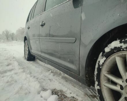 Серый Фольксваген Туран, объемом двигателя 2 л и пробегом 240 тыс. км за 4400 $, фото 4 на Automoto.ua