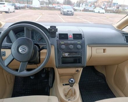 Сірий Фольксваген Туран, об'ємом двигуна 2 л та пробігом 300 тис. км за 2349 $, фото 10 на Automoto.ua