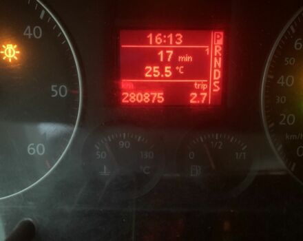 Серый Фольксваген Туран, объемом двигателя 2 л и пробегом 280 тыс. км за 3572 $, фото 9 на Automoto.ua