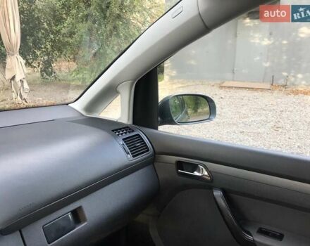 Серый Фольксваген Туран, объемом двигателя 1.6 л и пробегом 232 тыс. км за 5850 $, фото 11 на Automoto.ua