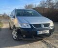 Сірий Фольксваген Туран, об'ємом двигуна 1.6 л та пробігом 306 тис. км за 4100 $, фото 1 на Automoto.ua
