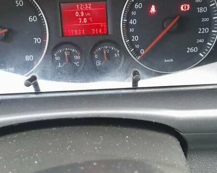 Серый Фольксваген Туран, объемом двигателя 1.6 л и пробегом 225 тыс. км за 5999 $, фото 6 на Automoto.ua