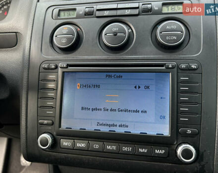 Серый Фольксваген Туран, объемом двигателя 1.6 л и пробегом 230 тыс. км за 5790 $, фото 8 на Automoto.ua