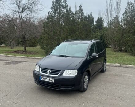 Серый Фольксваген Туран, объемом двигателя 2 л и пробегом 250 тыс. км за 3550 $, фото 1 на Automoto.ua