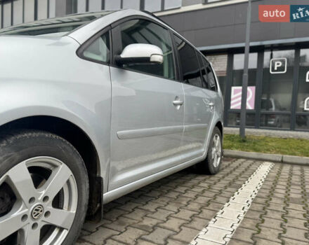 Сірий Фольксваген Туран, об'ємом двигуна 1.6 л та пробігом 262 тис. км за 5500 $, фото 10 на Automoto.ua