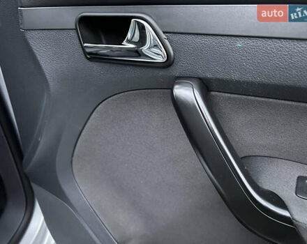 Сірий Фольксваген Туран, об'ємом двигуна 1.6 л та пробігом 307 тис. км за 4900 $, фото 48 на Automoto.ua