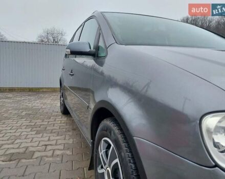 Серый Фольксваген Туран, объемом двигателя 1.97 л и пробегом 320 тыс. км за 6200 $, фото 5 на Automoto.ua