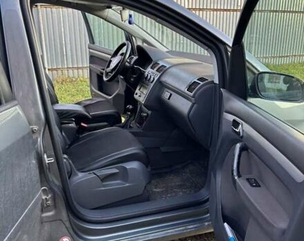 Серый Фольксваген Туран, объемом двигателя 1.9 л и пробегом 224 тыс. км за 6100 $, фото 9 на Automoto.ua