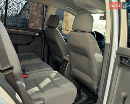 Серый Фольксваген Туран, объемом двигателя 1.9 л и пробегом 205 тыс. км за 5600 $, фото 21 на Automoto.ua