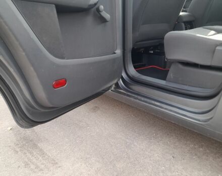 Серый Фольксваген Туран, объемом двигателя 1.9 л и пробегом 350 тыс. км за 2600 $, фото 12 на Automoto.ua