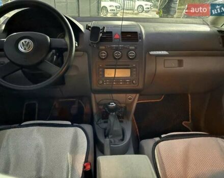 Серый Фольксваген Туран, объемом двигателя 2 л и пробегом 214 тыс. км за 6600 $, фото 30 на Automoto.ua