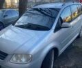 Серый Фольксваген Туран, объемом двигателя 1.9 л и пробегом 400 тыс. км за 5600 $, фото 1 на Automoto.ua