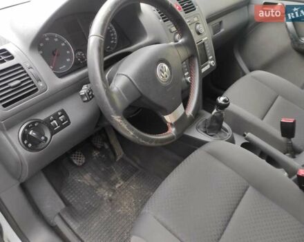 Серый Фольксваген Туран, объемом двигателя 1.6 л и пробегом 220 тыс. км за 5550 $, фото 7 на Automoto.ua