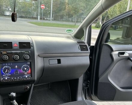 Серый Фольксваген Туран, объемом двигателя 2 л и пробегом 280 тыс. км за 6000 $, фото 13 на Automoto.ua