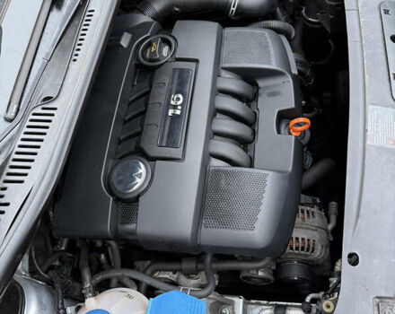 Серый Фольксваген Туран, объемом двигателя 1.6 л и пробегом 213 тыс. км за 6900 $, фото 25 на Automoto.ua