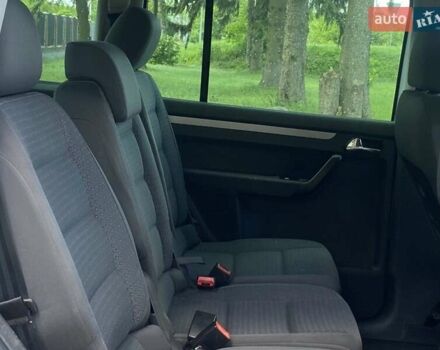 Серый Фольксваген Туран, объемом двигателя 1.6 л и пробегом 171 тыс. км за 6000 $, фото 9 на Automoto.ua