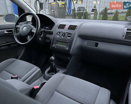 Сірий Фольксваген Туран, об'ємом двигуна 1.6 л та пробігом 307 тис. км за 4900 $, фото 40 на Automoto.ua