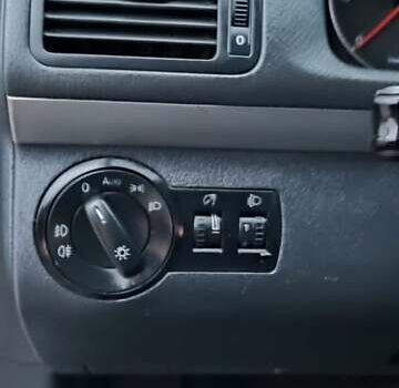 Серый Фольксваген Туран, объемом двигателя 1.9 л и пробегом 254 тыс. км за 5950 $, фото 24 на Automoto.ua