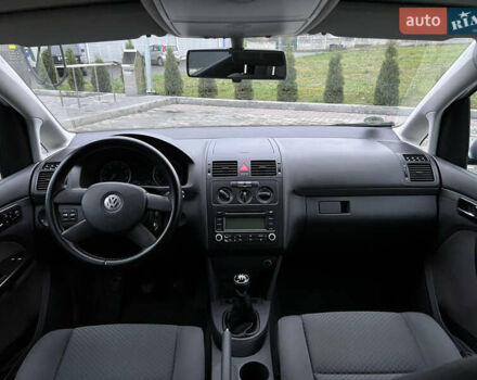 Сірий Фольксваген Туран, об'ємом двигуна 1.6 л та пробігом 307 тис. км за 4900 $, фото 41 на Automoto.ua