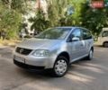 Сірий Фольксваген Туран, об'ємом двигуна 1.6 л та пробігом 266 тис. км за 5200 $, фото 1 на Automoto.ua