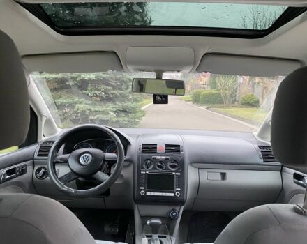 Серый Фольксваген Туран, объемом двигателя 1.9 л и пробегом 300 тыс. км за 5850 $, фото 6 на Automoto.ua