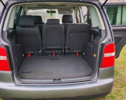 Сірий Фольксваген Туран, об'ємом двигуна 2 л та пробігом 310 тис. км за 5800 $, фото 1 на Automoto.ua