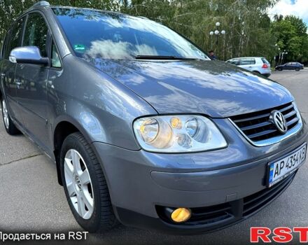 Сірий Фольксваген Туран, об'ємом двигуна 1.6 л та пробігом 239 тис. км за 5400 $, фото 8 на Automoto.ua