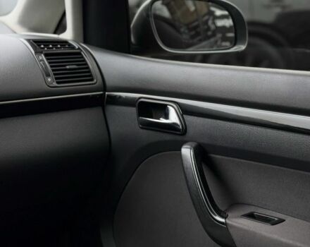 Серый Фольксваген Туран, объемом двигателя 2 л и пробегом 300 тыс. км за 7500 $, фото 10 на Automoto.ua