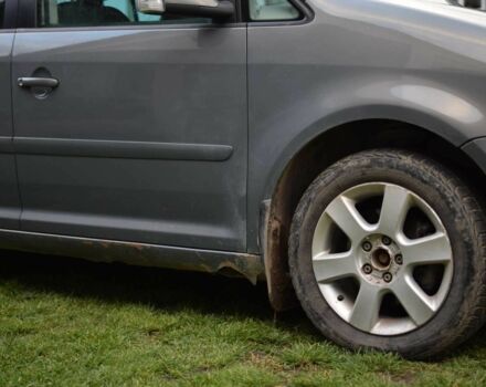 Серый Фольксваген Туран, объемом двигателя 2 л и пробегом 370 тыс. км за 4950 $, фото 6 на Automoto.ua