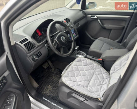 Сірий Фольксваген Туран, об'ємом двигуна 1.6 л та пробігом 262 тис. км за 5500 $, фото 19 на Automoto.ua