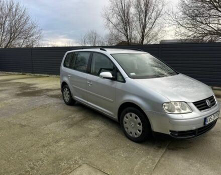 Серый Фольксваген Туран, объемом двигателя 1.9 л и пробегом 400 тыс. км за 2700 $, фото 3 на Automoto.ua