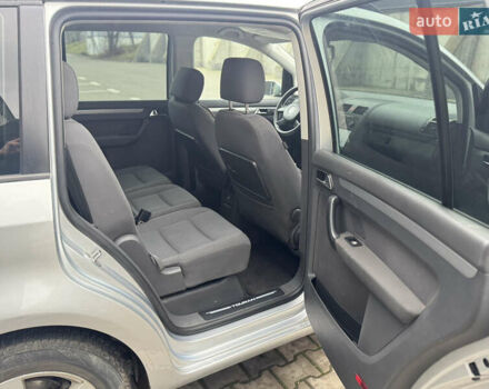 Сірий Фольксваген Туран, об'ємом двигуна 1.6 л та пробігом 262 тис. км за 5500 $, фото 14 на Automoto.ua