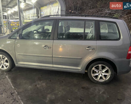 Серый Фольксваген Туран, объемом двигателя 2 л и пробегом 214 тыс. км за 6600 $, фото 3 на Automoto.ua