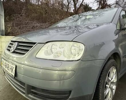 Серый Фольксваген Туран, объемом двигателя 2 л и пробегом 214 тыс. км за 6600 $, фото 1 на Automoto.ua