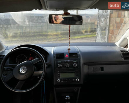 Серый Фольксваген Туран, объемом двигателя 1.9 л и пробегом 205 тыс. км за 5600 $, фото 15 на Automoto.ua