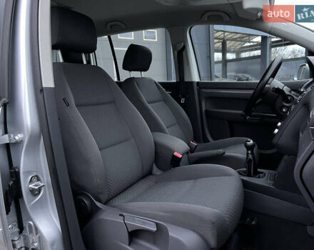 Сірий Фольксваген Туран, об'ємом двигуна 1.6 л та пробігом 307 тис. км за 4900 $, фото 46 на Automoto.ua