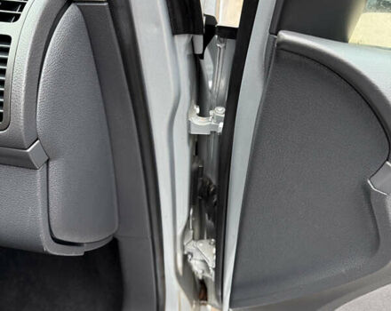 Серый Фольксваген Туран, объемом двигателя 1.6 л и пробегом 213 тыс. км за 6900 $, фото 43 на Automoto.ua