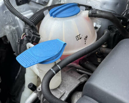 Серый Фольксваген Туран, объемом двигателя 1.6 л и пробегом 213 тыс. км за 6900 $, фото 26 на Automoto.ua